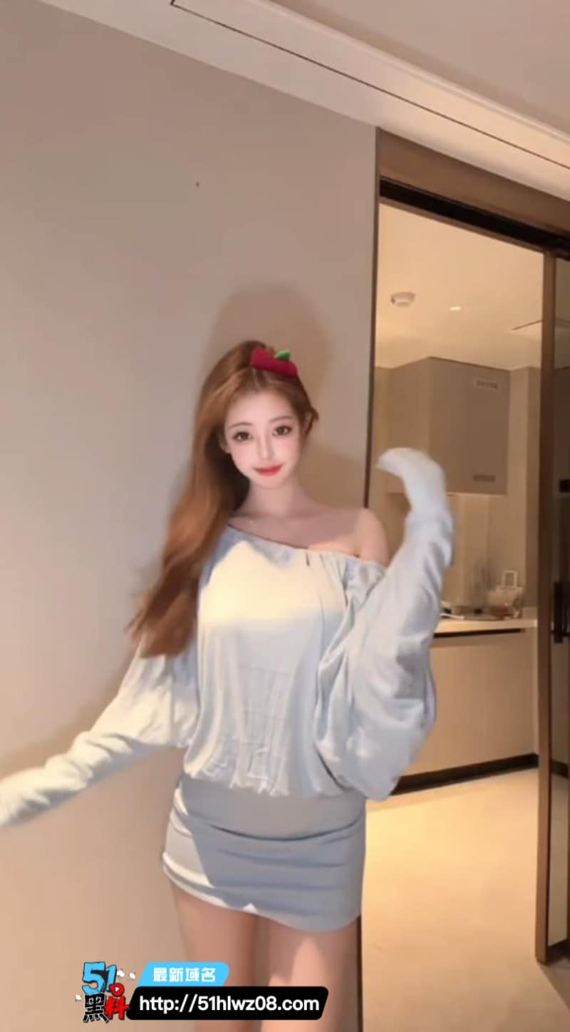 李梨涡游山恋后背摇真空上阵翘臀狂扭凹凸身材火辣炸屏 抖音网红