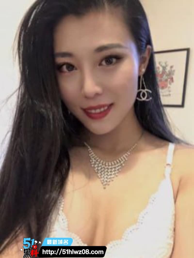 性感母亲黑丝高跟被儿子发现情趣套装双洞齐开无套爆菊 推特