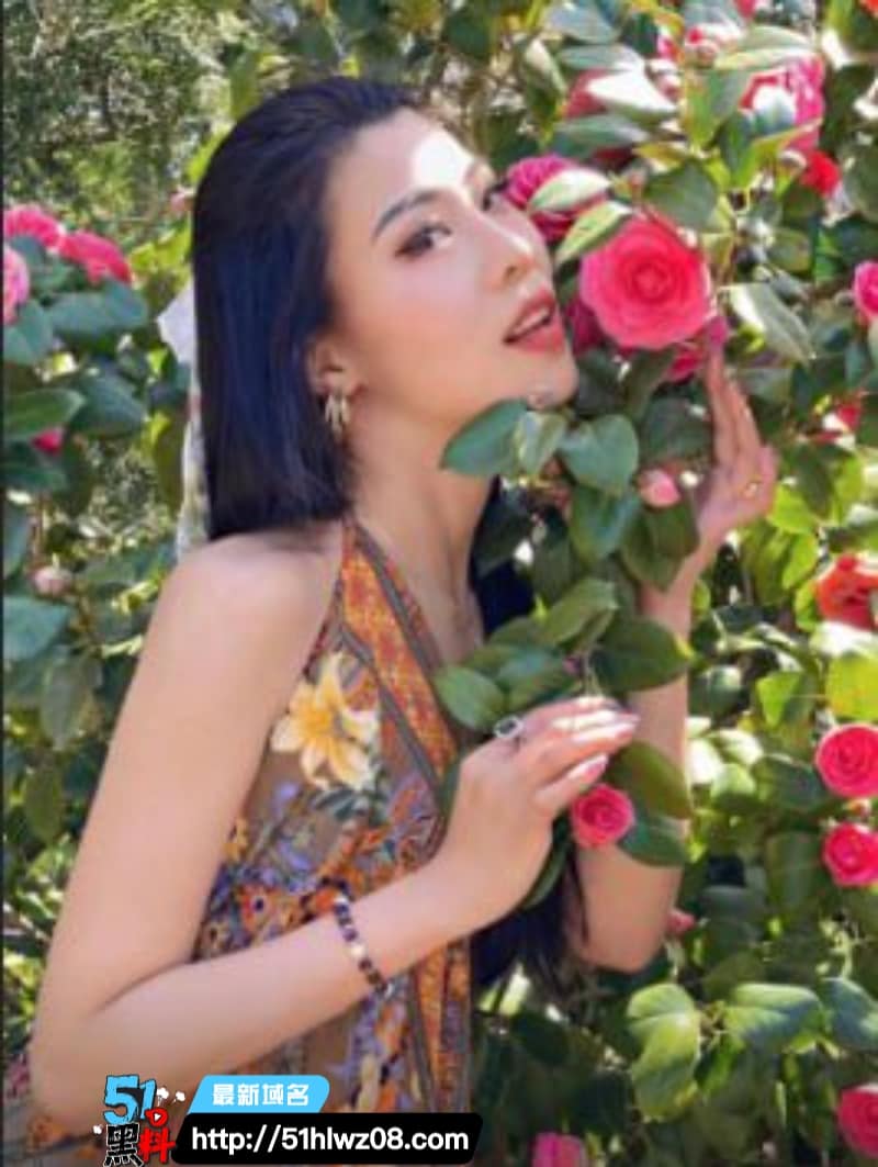 性感母亲黑丝高跟被儿子发现情趣套装双洞齐开无套爆菊 私密视频