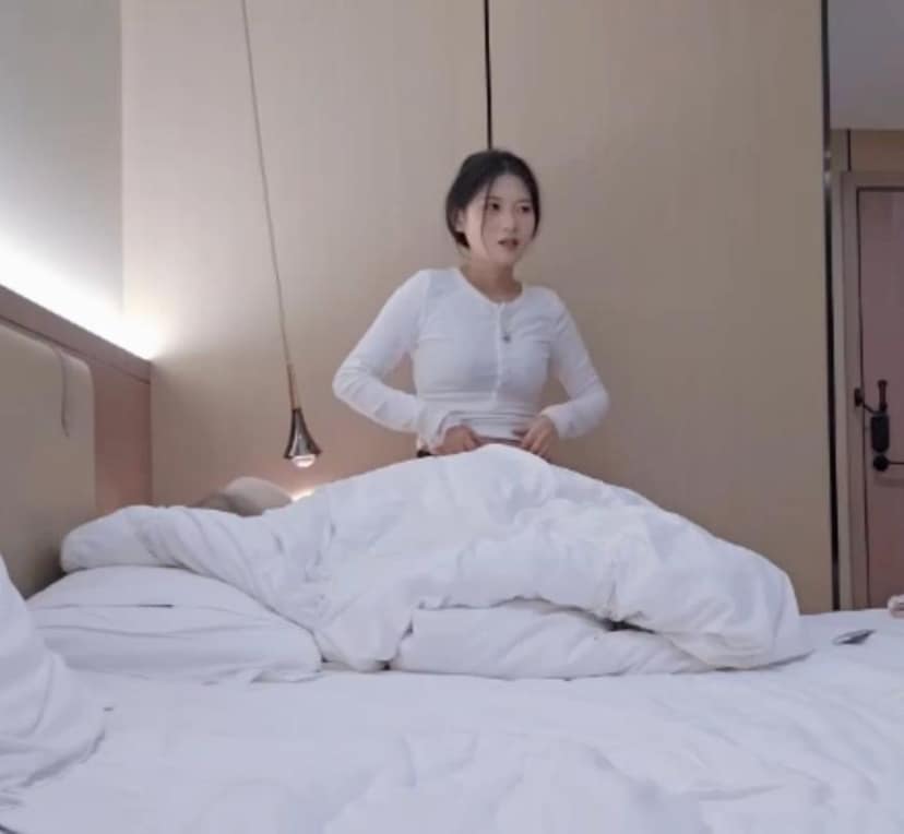 杏吧探花小马这次约的苗条大胸妹太顶,拔套没控制住射肚子上真尴尬 完整视频在线播放