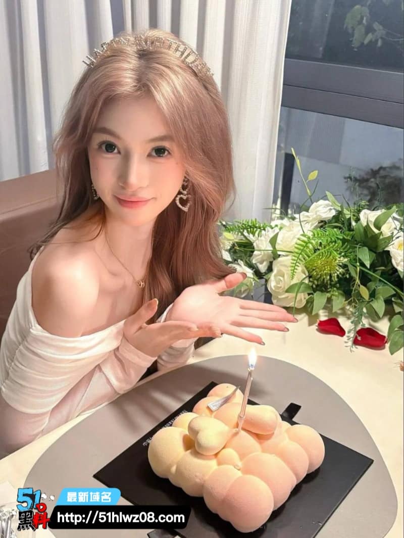 美妆网红小小舒私密啪啪视频流出被男友曝光巨乳晃动太顶了