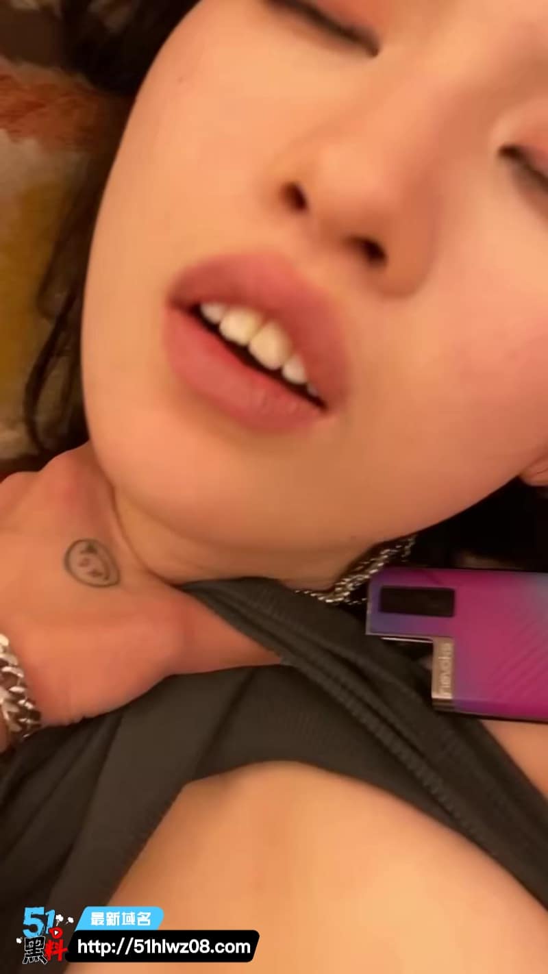 美妆网红小小舒私密啪啪视频流出被男友曝光巨乳晃动太顶了 反差