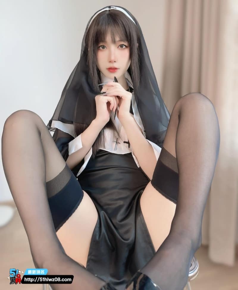布丁大法穿修女装太会勾人了，看着纯欲虔诚私下却这么野