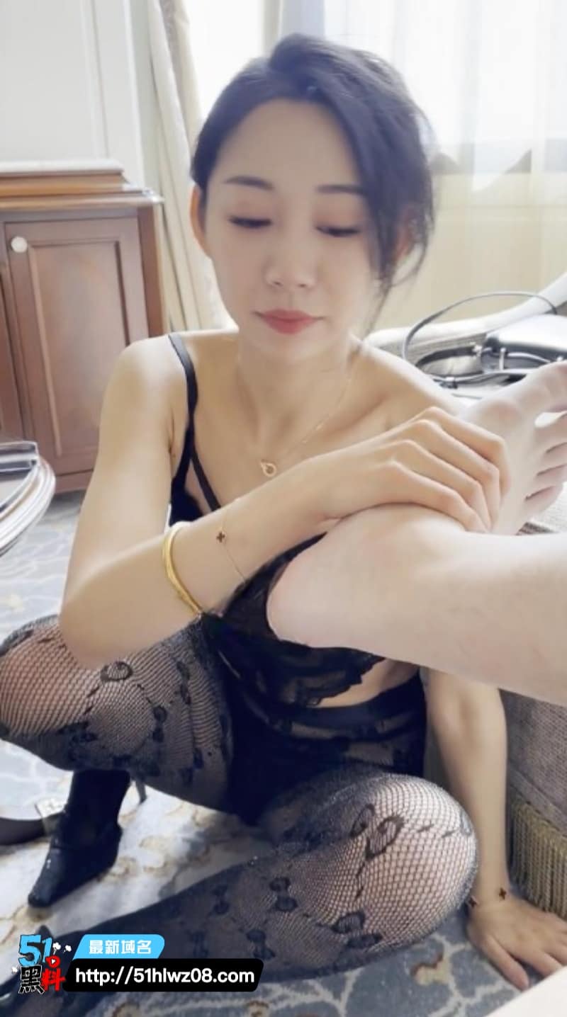 高颜值网红私服服务土豪视频流出深喉舔脚反差属性太顶 反差女神