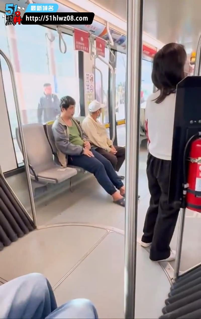 高雄地铁变态男实录流出丨当众掏出撸管盯着女乘客看太离谱 完整视频在线播放