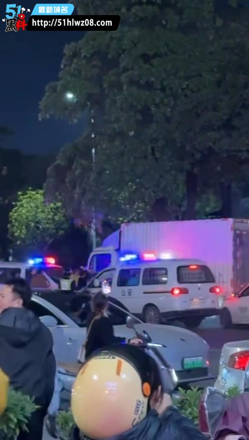 中山万民汇货车闯卡视频流出丨司机被抓状态诡异多人受伤 万民汇车祸伤亡