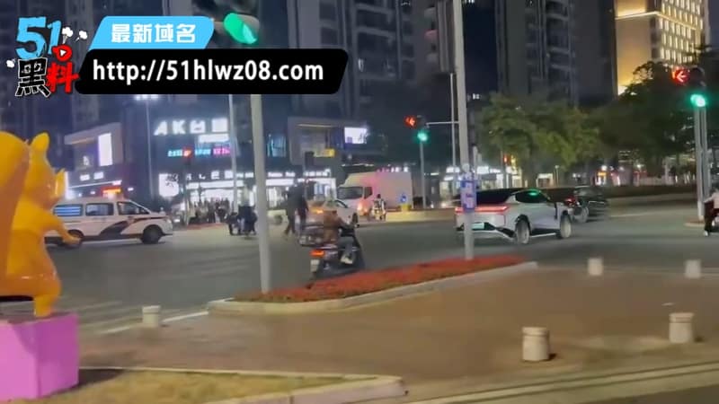 中山万民汇货车闯卡视频流出丨司机被抓状态诡异多人受伤 奇闻