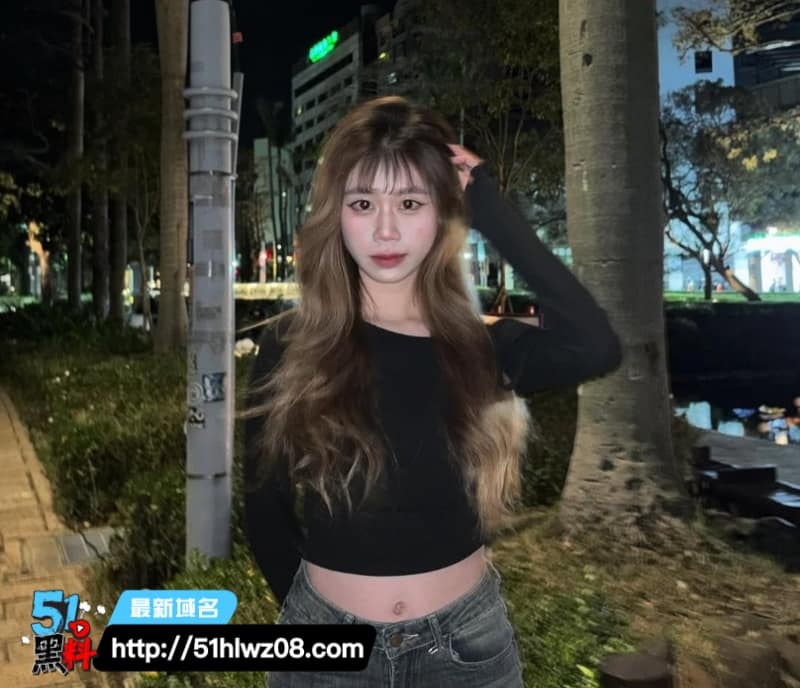 长发齐刘海甜美妹子私下这么野丨早期男友自拍露脸后入视频真顶