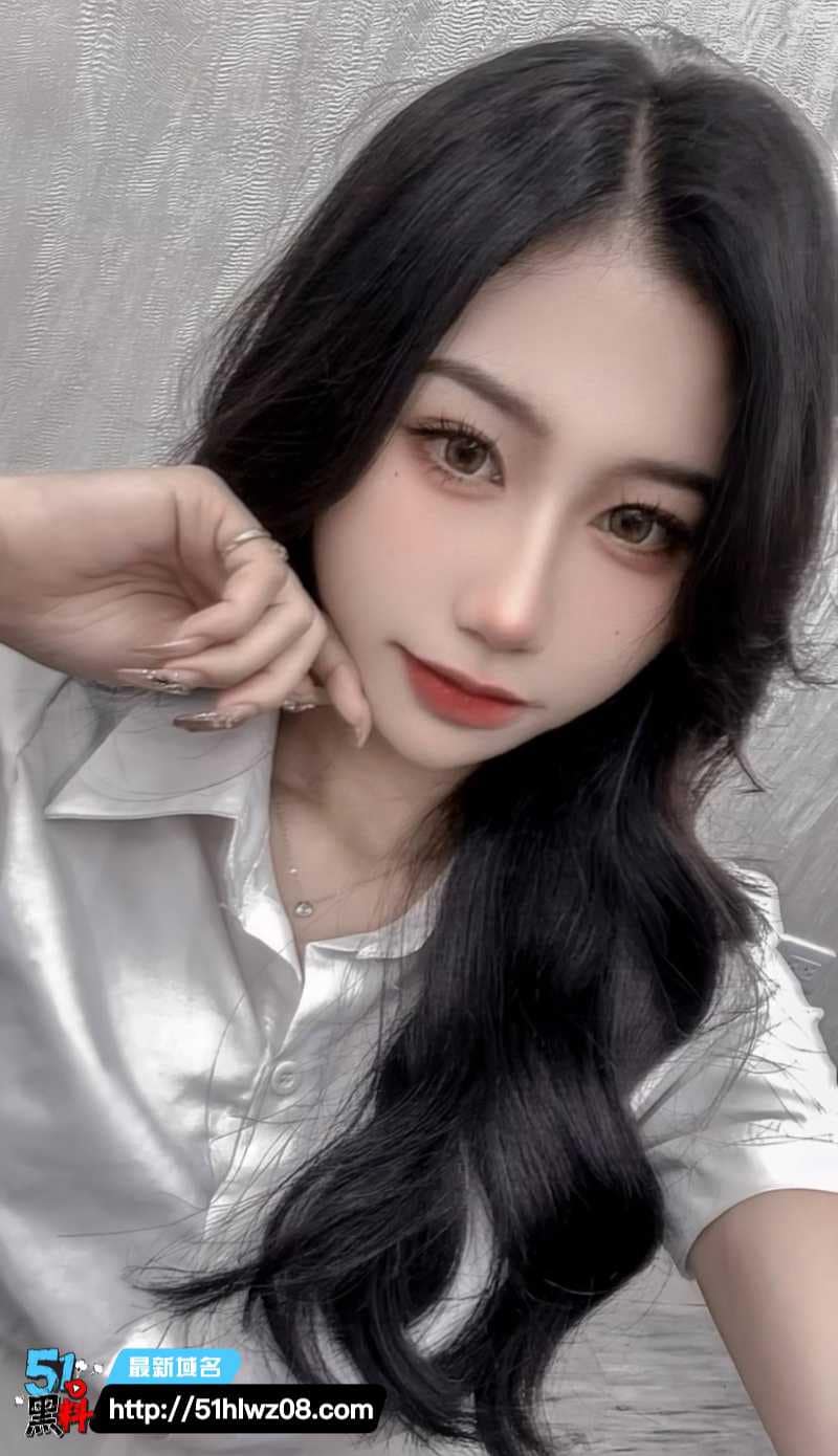 前模特大眼美女视频流出，酒店自拍内射反差太顶