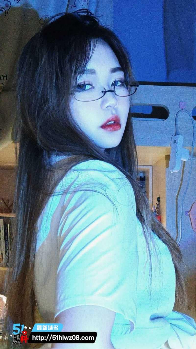湖南信息学院街舞社这妹子也太顶了，骑在上面疯狂扭腰简直是榨精机器 校园公厕