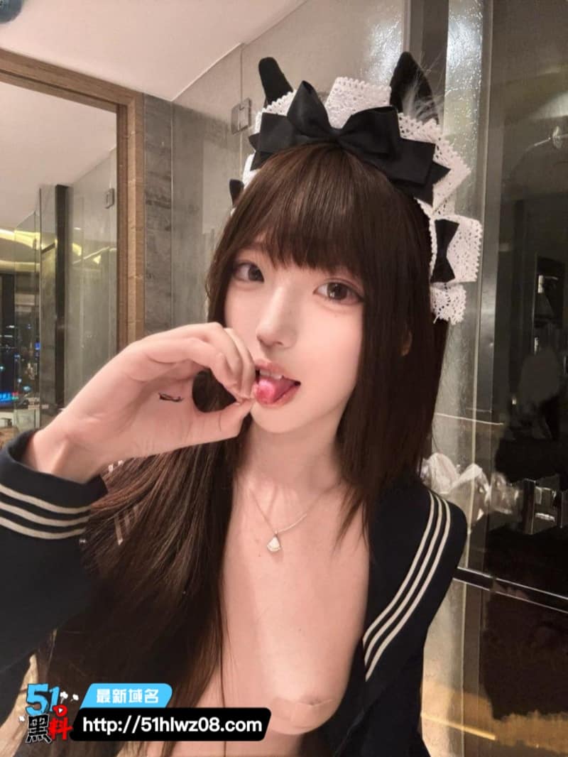 菠萝酱bkino瑶瑶这对孪生姐妹黑丝也太顶了，双倍快乐我单独分享给你 双胞胎视频