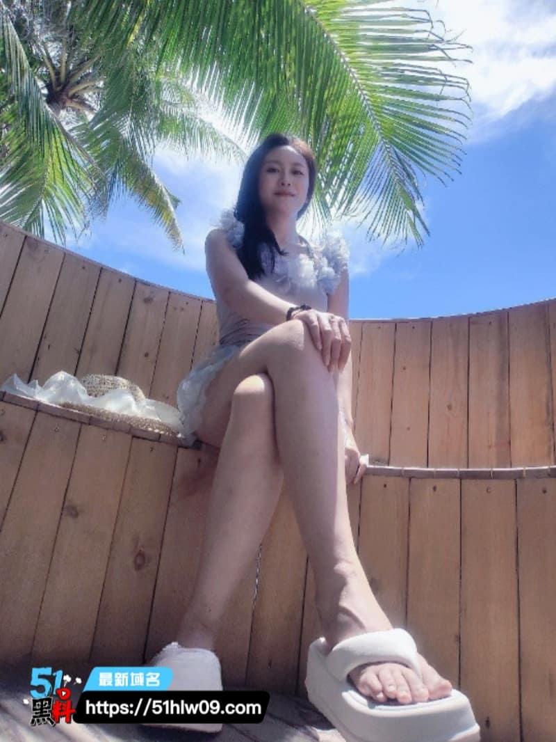 何语茉这波偷情操作真是绝了，丰满肉体完全藏不住饥渴劲 丰满少妇