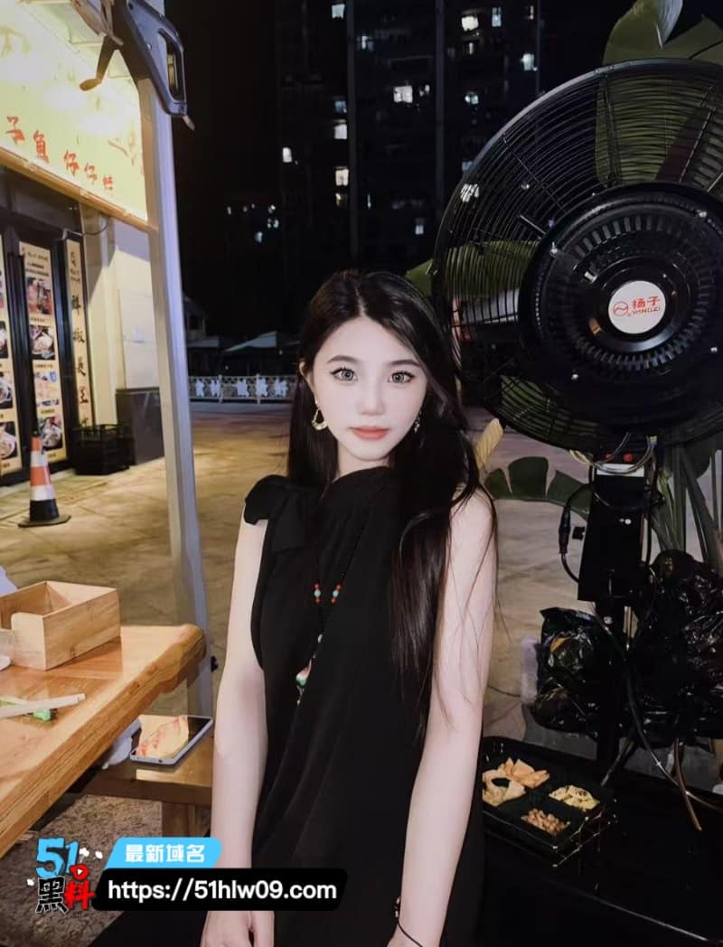 杨婉淇这波反差我真绷不住了，重庆高颜妹子舔得这么乖谁顶得住 高颜值爆料