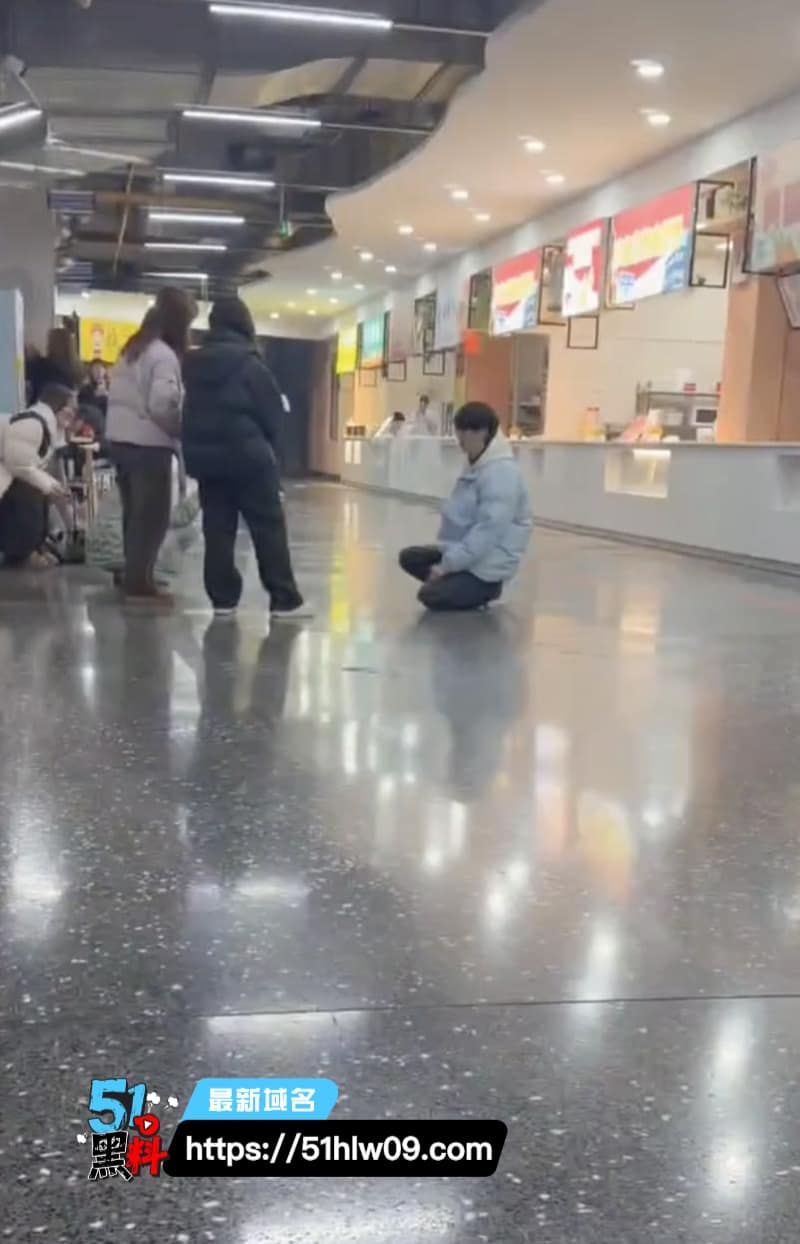 长江艺术工程职业学院下跪男爆料丨看着挺正经私下竟同时撩同舍三人 渣男现形