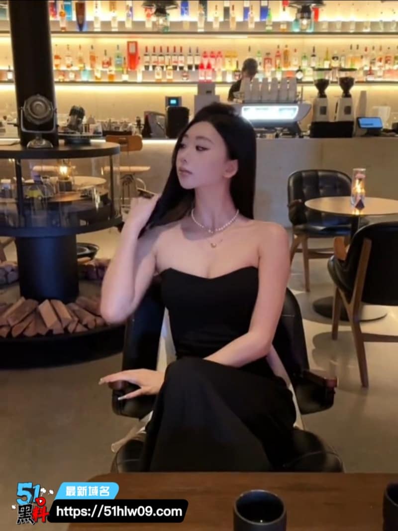 刘梓洁看着高冷清纯，私下被金主掐脖子猛干时反差也太大了 反差御姐