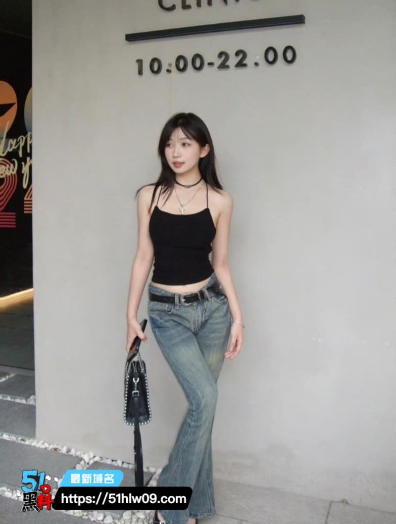 抖音甜妹直播间冷场，刷个华子约出见面的反差太绝 福利