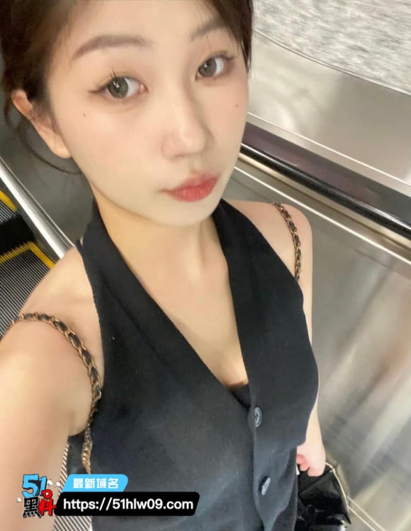 抖音甜妹直播间冷场，刷个华子约出见面的反差太绝 福利
