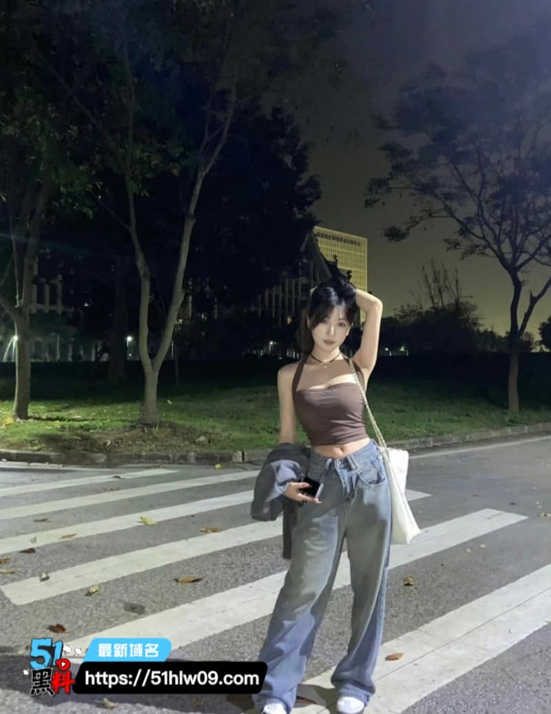 抖音甜妹直播间冷场，刷个华子约出见面的反差太绝 黑料