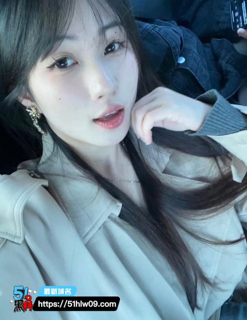抖音甜妹直播间冷场，刷个华子约出见面的反差太绝 网红约炮
