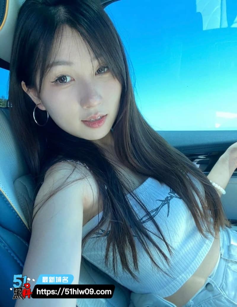抖音甜妹直播间冷场，刷个华子约出见面的反差太绝 直播间黑料