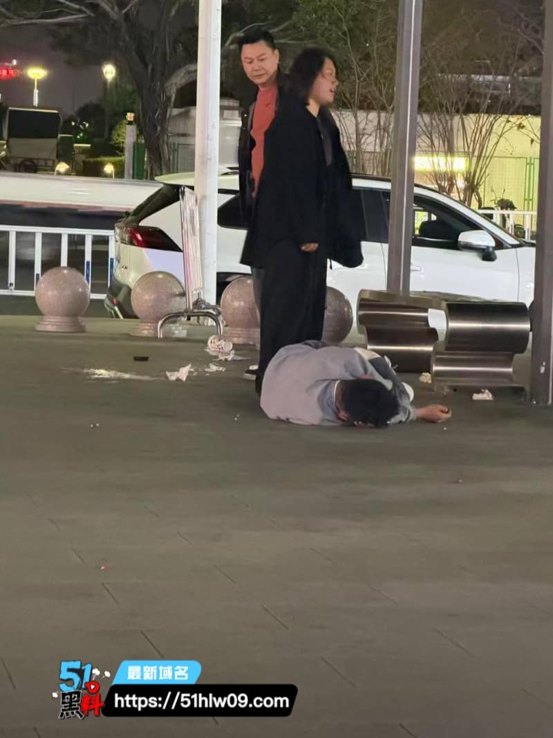 潮汕老公街头被抓包搞基，老婆崩溃大吼那根鸡巴竟是搅屎棍 同性恋老公