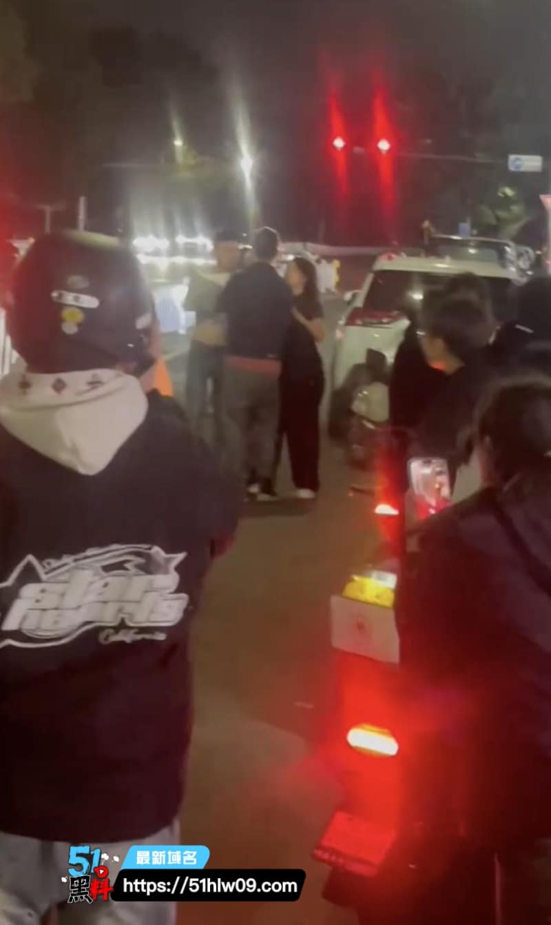 潮汕老公街头被抓包搞基，老婆崩溃大吼那根鸡巴竟是搅屎棍 反差爆料