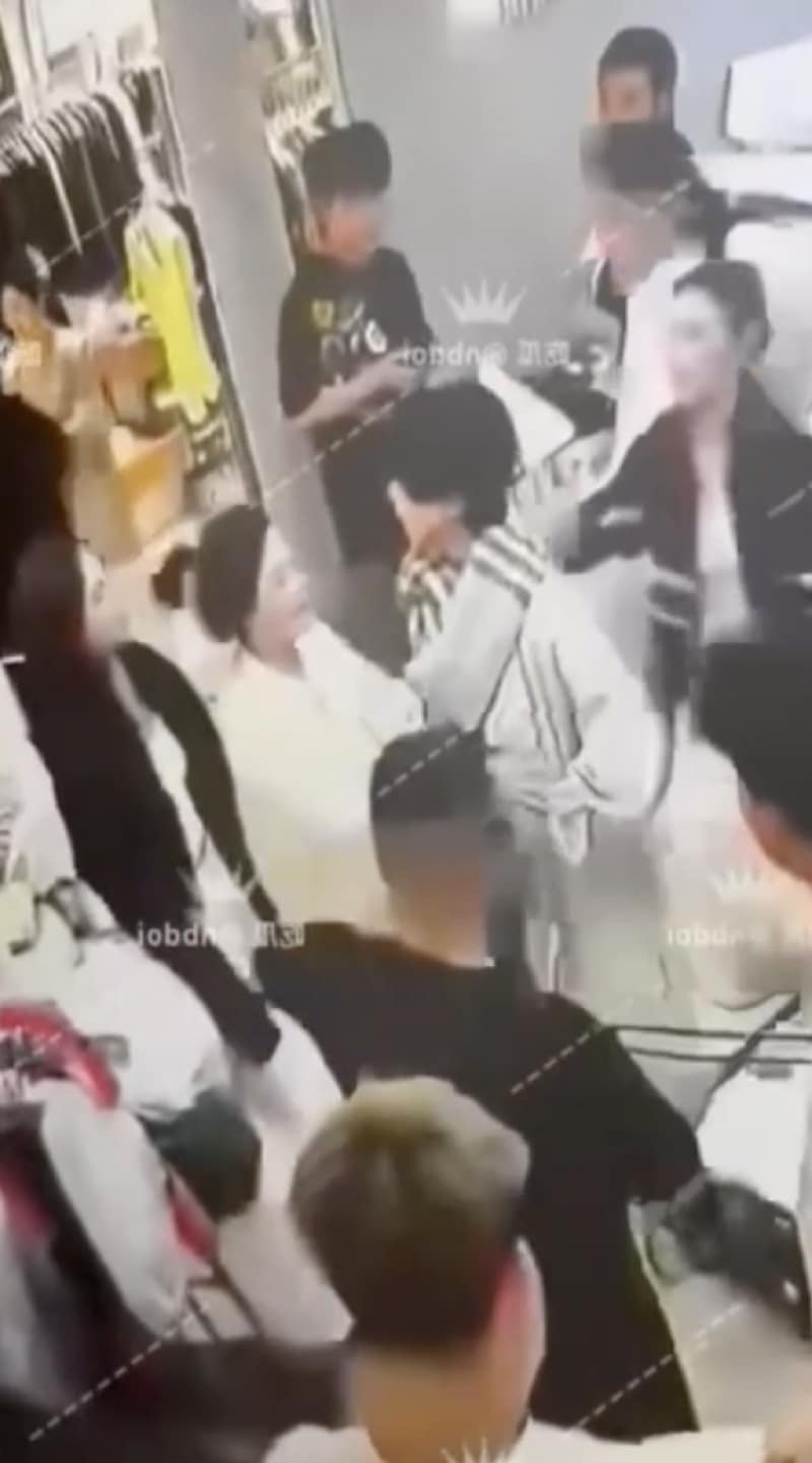杭州四季青二姐手撕小三,养了八年员工竟敢爬我老公床 完整视频在线播放