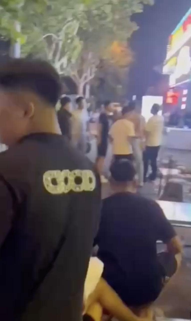抖音网红副官济南街头单挑地头蛇狂喊关中王神位归体太猛了 完整视频在线播放
