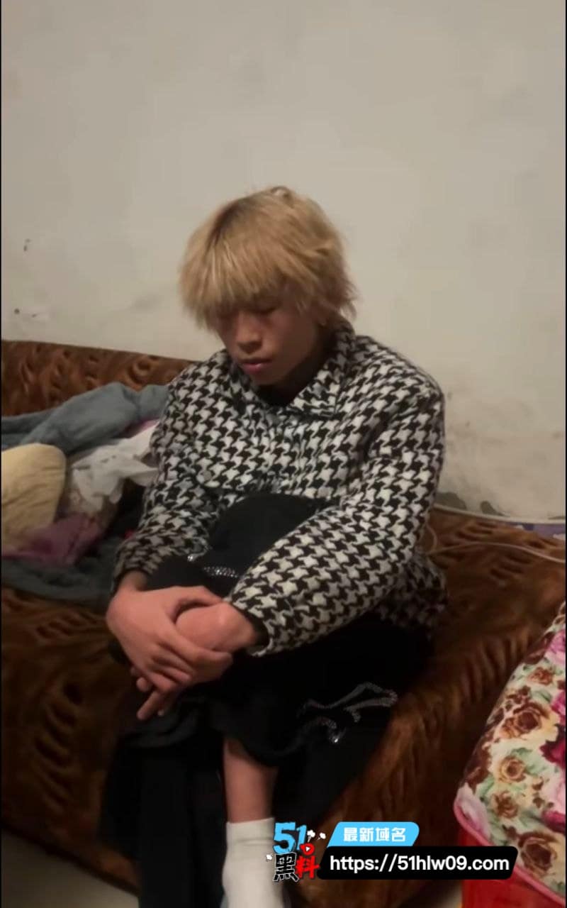 小灿哥整蛊流浪汉这波操作太绝了，为了红真是什么下三滥手段都用 网红黑料