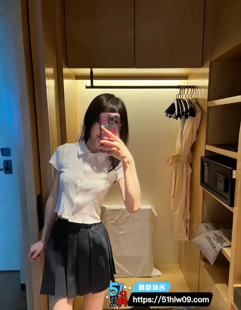 刘祈瑄黑丝OL制服瞒老公开房被炮友猛干到失神 黑丝制服