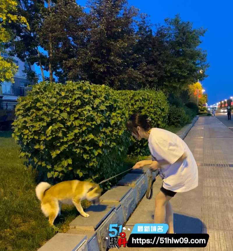刘祈瑄黑丝OL制服瞒老公开房被炮友猛干到失神 51黑料