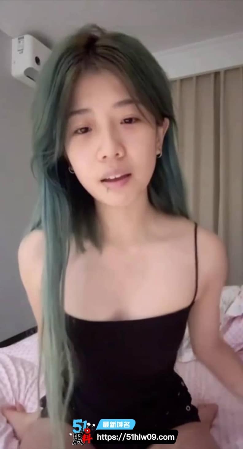 小羊咩咩和小妍my私定视频流出，双网红跪舔吞精反差太大 快手网红爆料