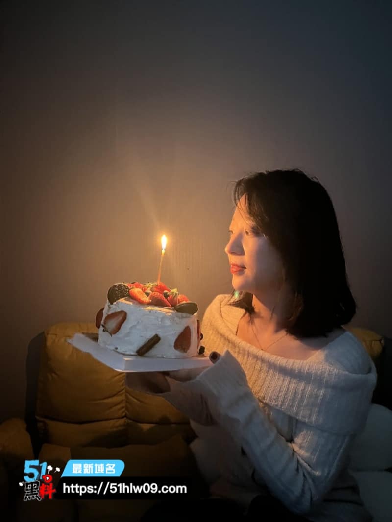 亿润集团美女白领陪睡领导深喉到翻白眼黑丝豹纹内衣太顶了