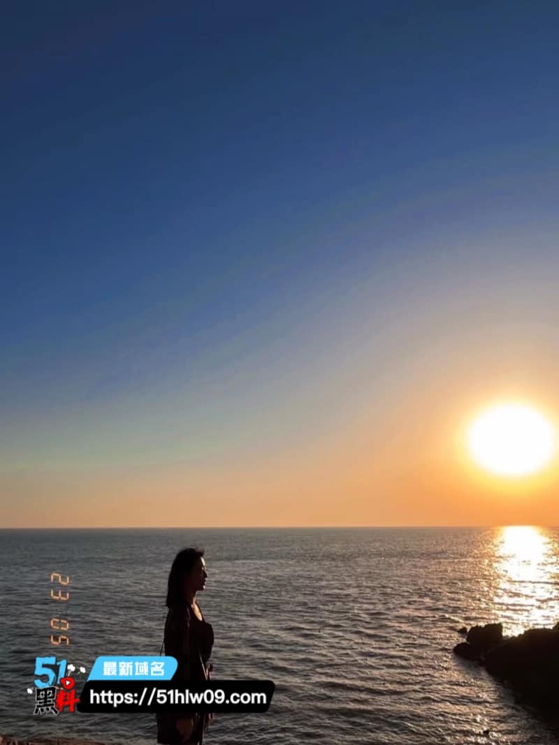 亿润集团美女白领陪睡领导深喉到翻白眼黑丝豹纹内衣太顶了 职场爆料