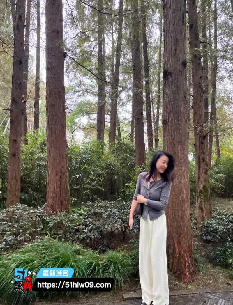 亿润集团美女白领陪睡领导深喉到翻白眼黑丝豹纹内衣太顶了 福利视频