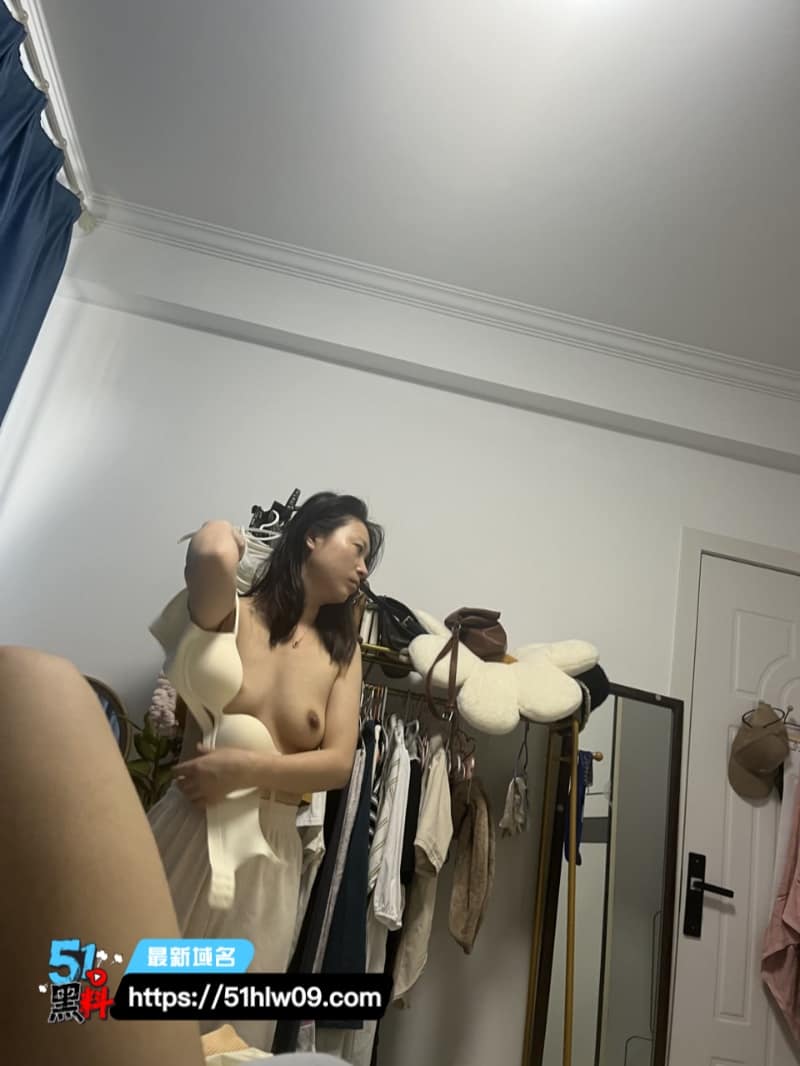 亿润集团美女白领陪睡领导深喉到翻白眼黑丝豹纹内衣太顶了 爆料