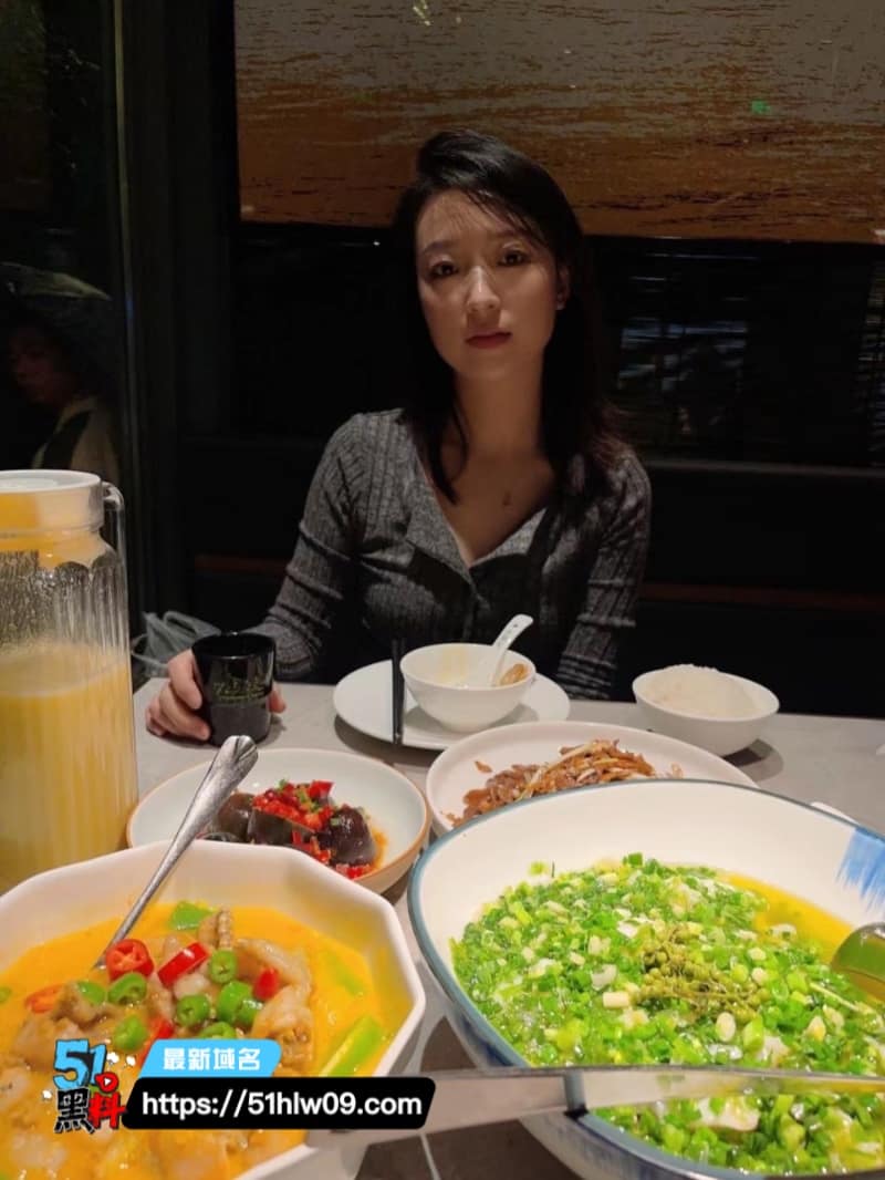 亿润集团美女白领陪睡领导深喉到翻白眼黑丝豹纹内衣太顶了 反差