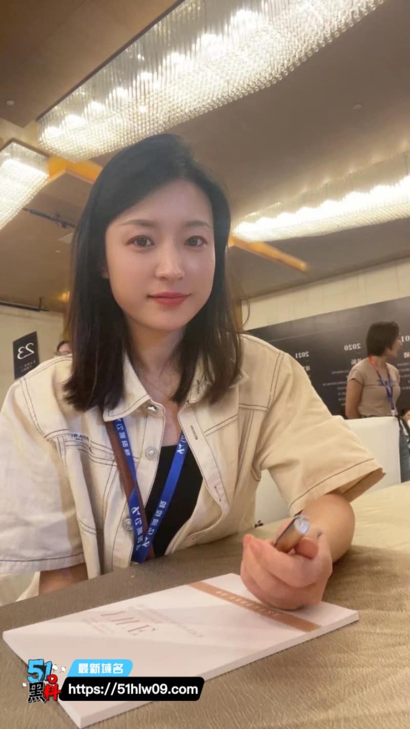 亿润集团美女白领陪睡领导深喉到翻白眼黑丝豹纹内衣太顶了 福利视频
