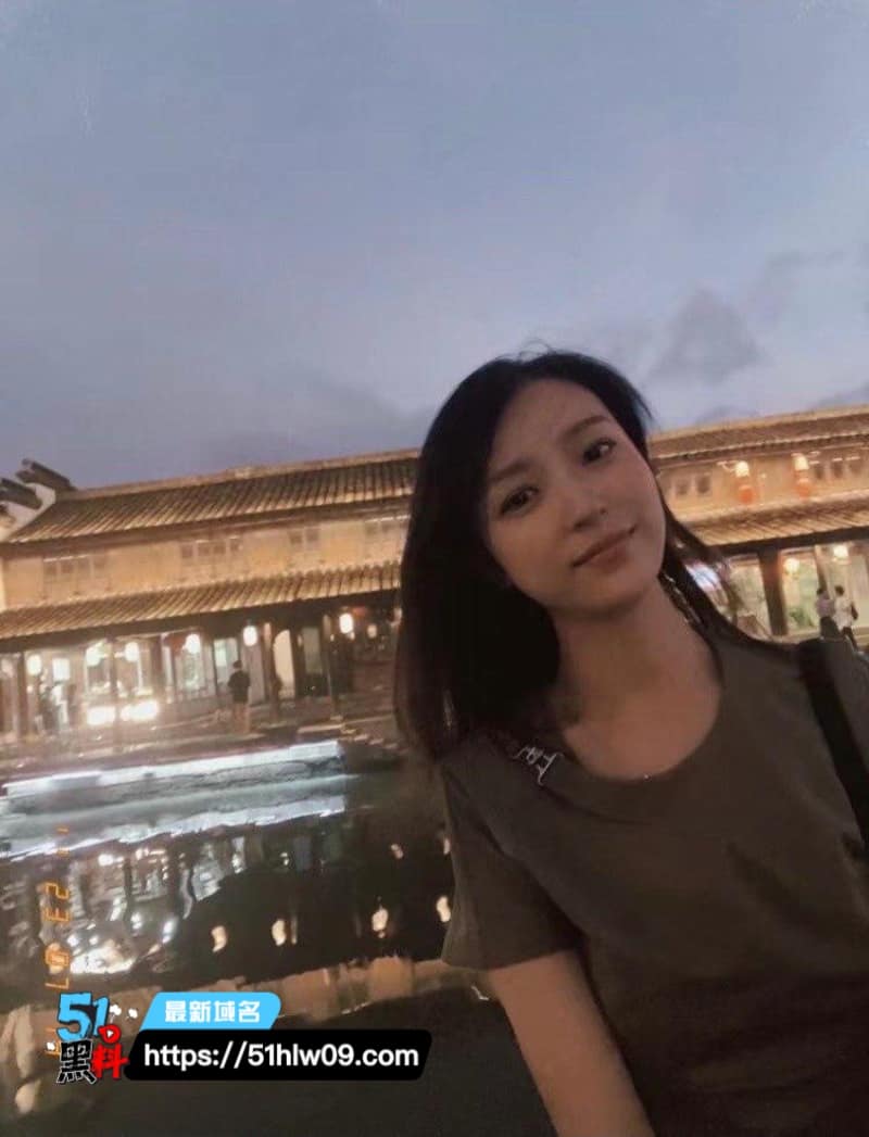 亿润集团美女白领陪睡领导深喉到翻白眼黑丝豹纹内衣太顶了 爆料