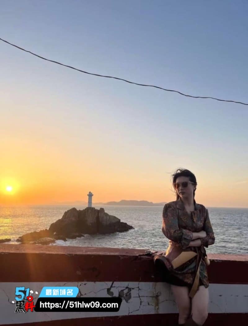 亿润集团美女白领陪睡领导深喉到翻白眼黑丝豹纹内衣太顶了 反差