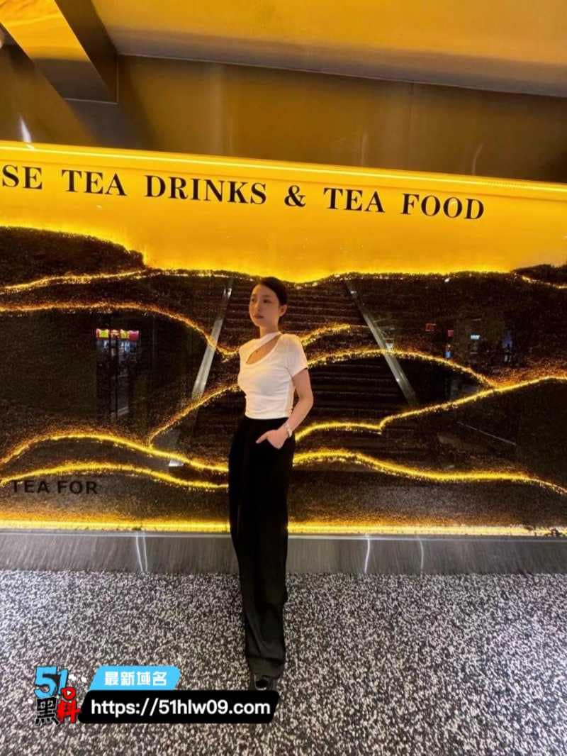 亿润集团美女白领陪睡领导深喉到翻白眼黑丝豹纹内衣太顶了 熟女