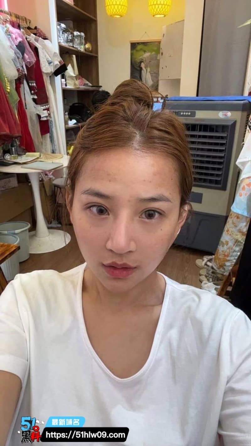 阿呷小英看着清纯野性，私下婚前玩得这么野真是不一般 婚前私密视频