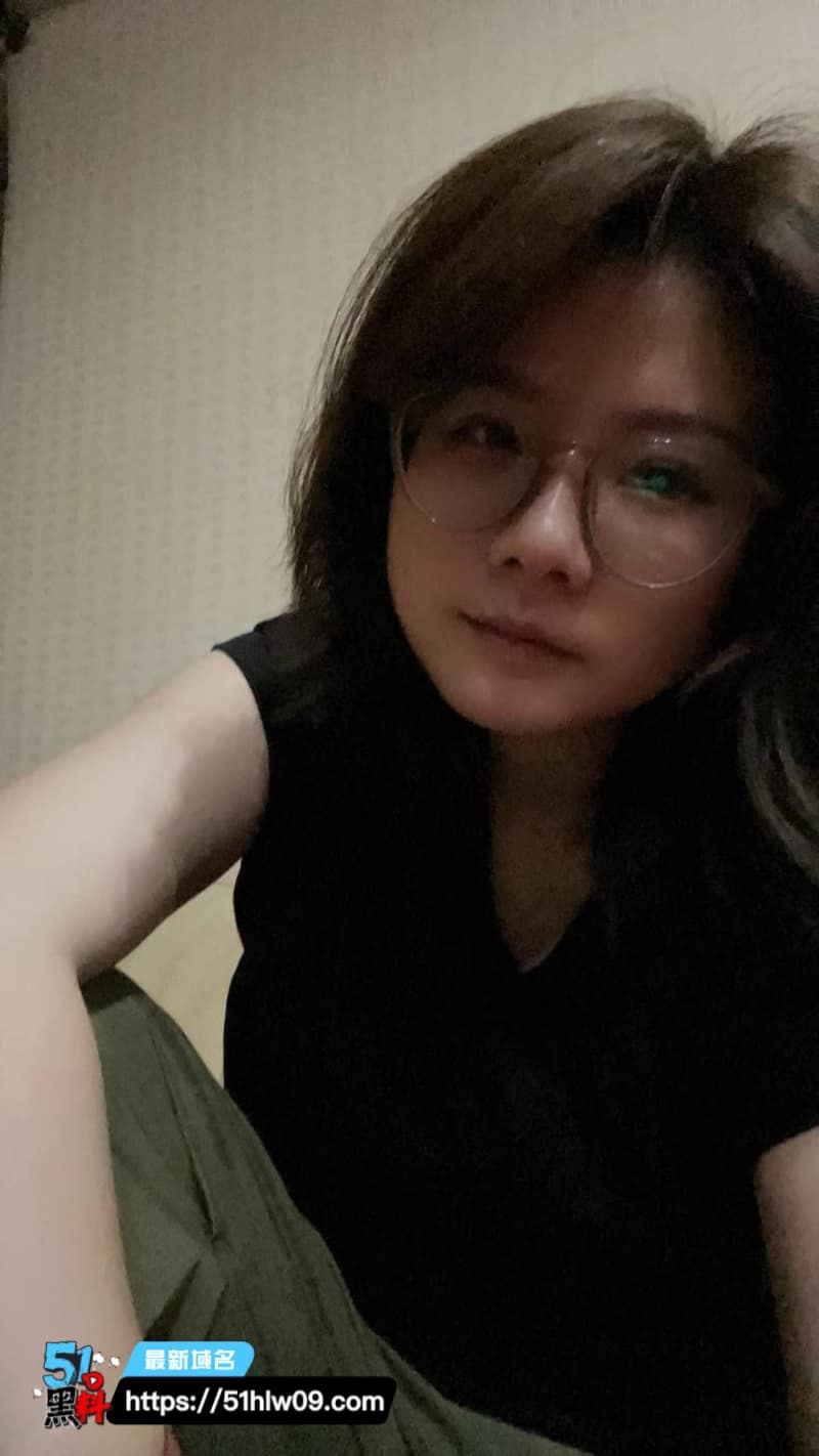 重庆少妇刚结婚就出轨健身教练，私下被猛男顶到浪叫喷水