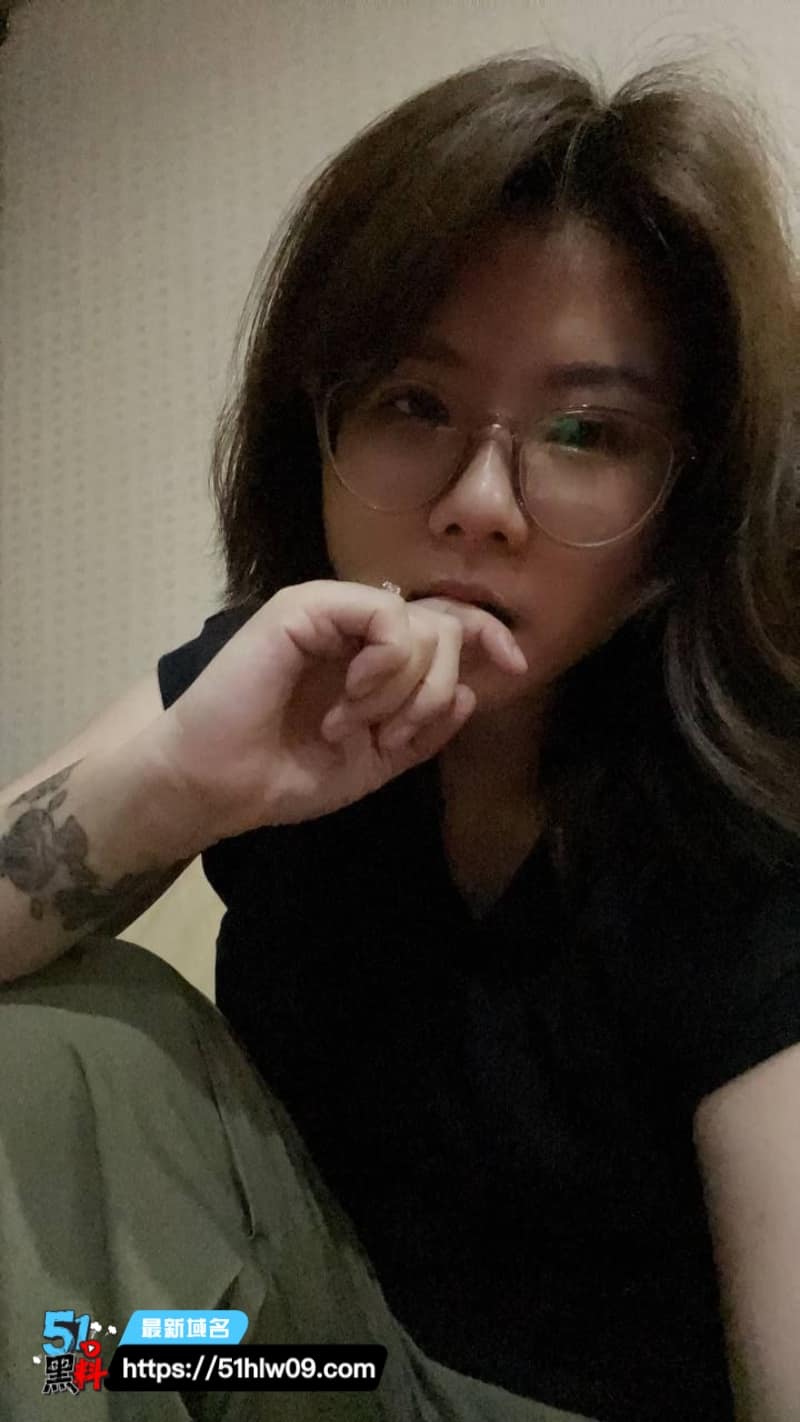 重庆少妇刚结婚就出轨健身教练，私下被猛男顶到浪叫喷水 巨乳熟女
