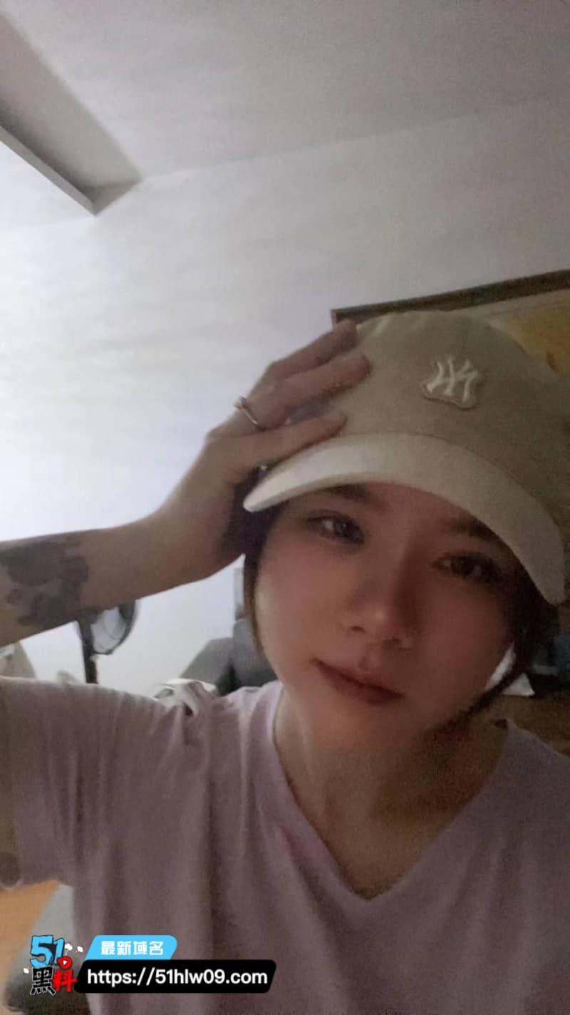 重庆少妇刚结婚就出轨健身教练，私下被猛男顶到浪叫喷水 重庆黑料