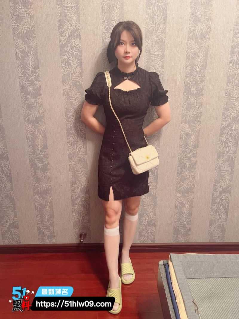 重庆少妇刚结婚就出轨健身教练，私下被猛男顶到浪叫喷水 出轨实拍