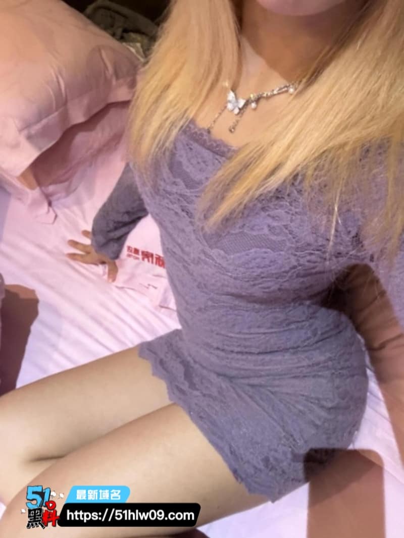 笨蛋小妮私下竟然这么野丨和闺蜜合拍裸舞反差感直接拉满