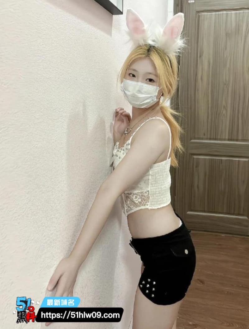 笨蛋小妮私下竟然这么野丨和闺蜜合拍裸舞反差感直接拉满 姐妹花