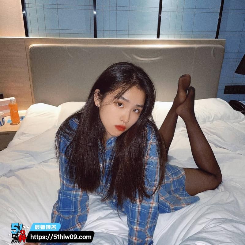 李钰涵这波露脸视频真绝了，长发美女私下水多得吓人 自拍自慰