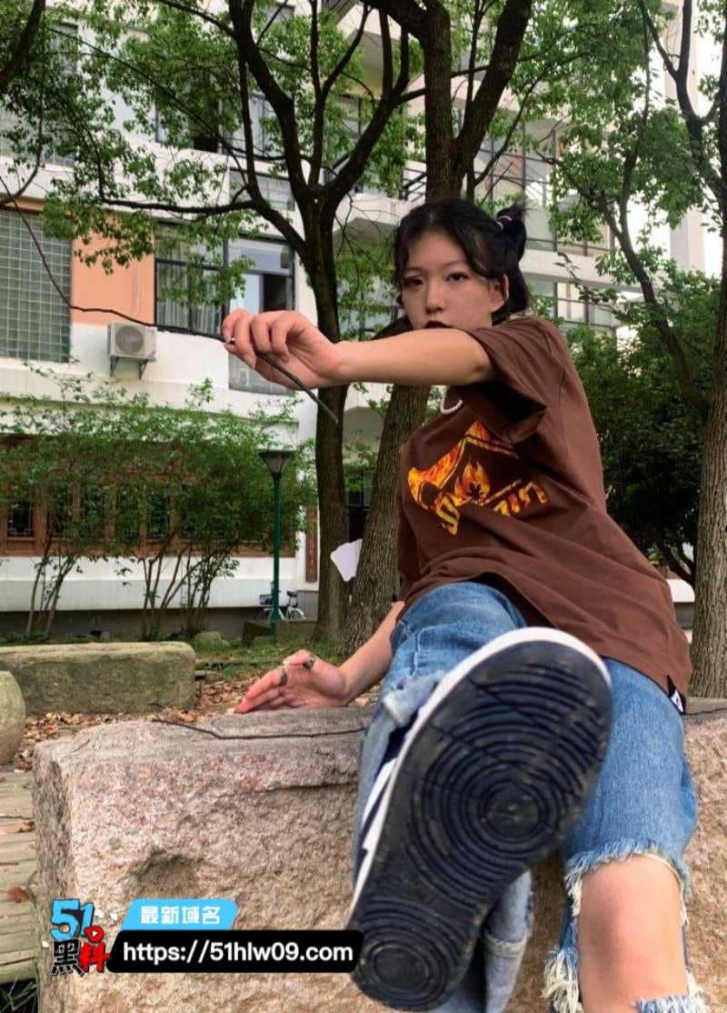 薛晶莹这波反差绝了，传播系大学生在酒店被干到尖叫求饶